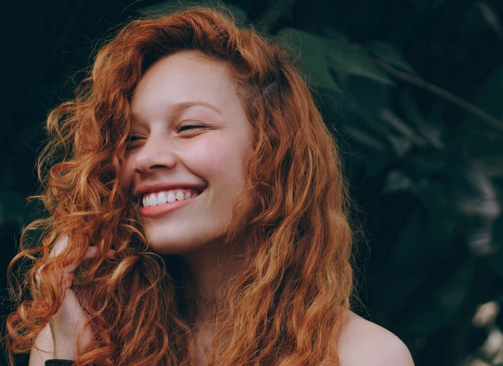 Préservez l'éclat de votre coloration : 5 conseils pour un résultat durable